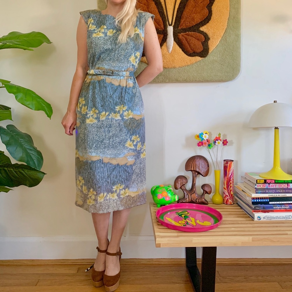 Vintage 1950s 60s blue floral wiggle dress M